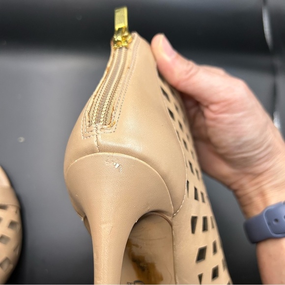 Charles David Beige Caged Open Toe Booties Size 7 Women’s; heel approx 3.5”. - Picture 7 of 10